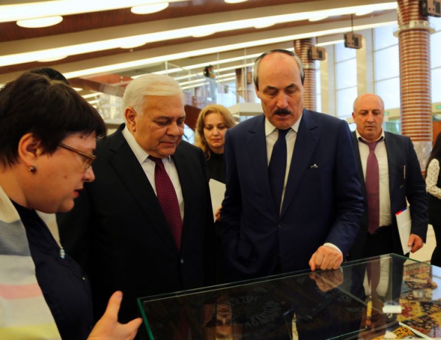 Выставка "Искусство народов Дагестана. Традиция и современность" открылась в г. Баку